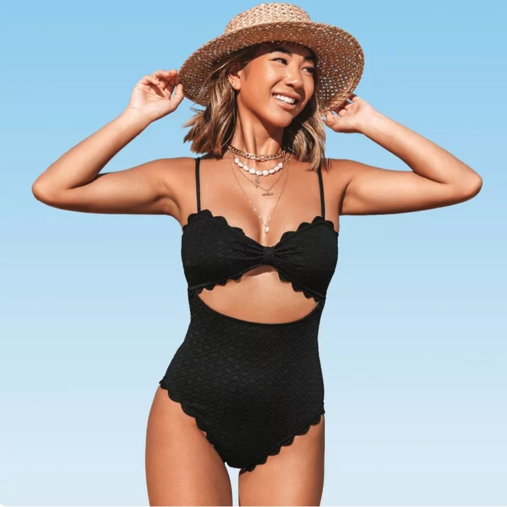 NWT Cupshe cutout scallop trim one piece black swimsuit sz M